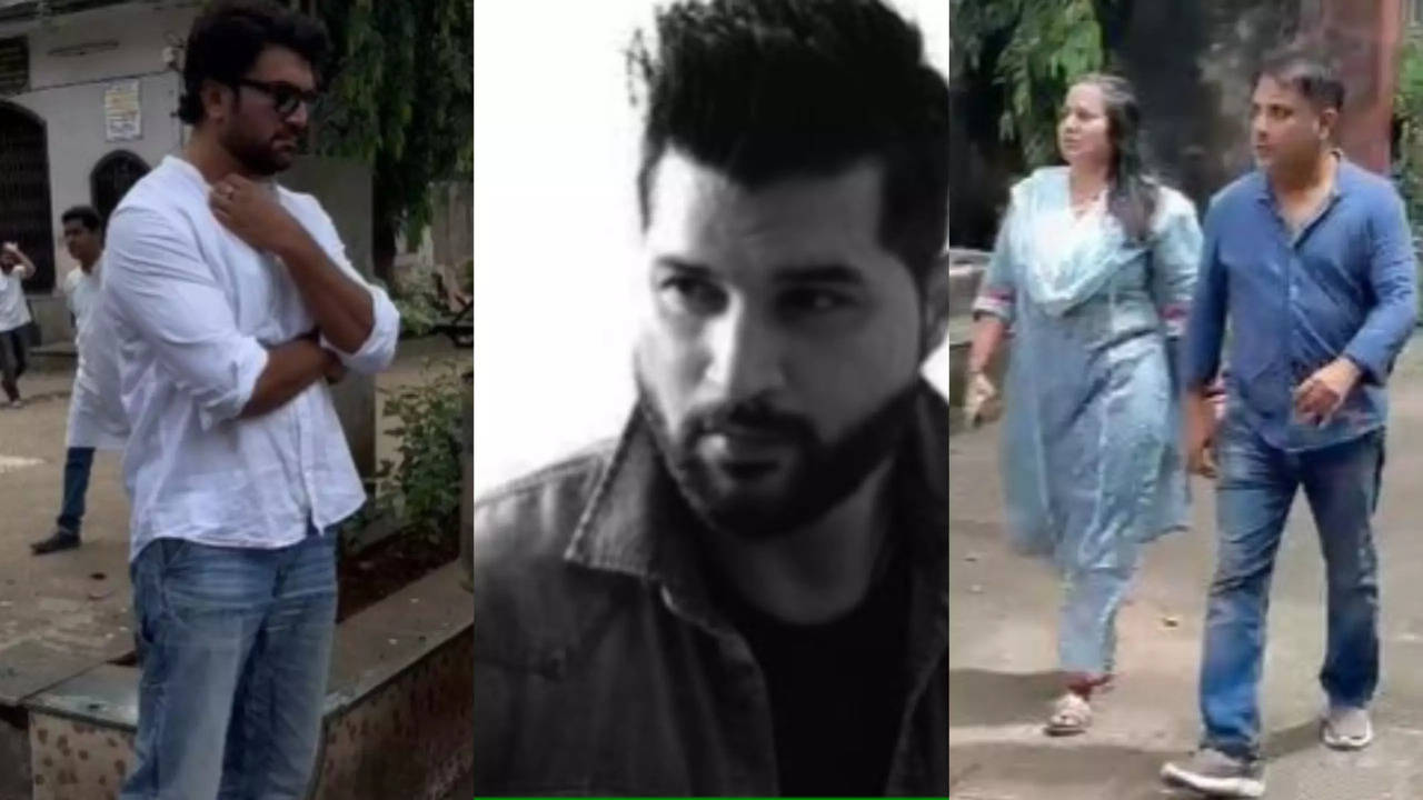 vikas-sethi-funeral-pics-sharad-kelkar-ritu-chaudhary-and-others-tv stars pay-their-last-tribute