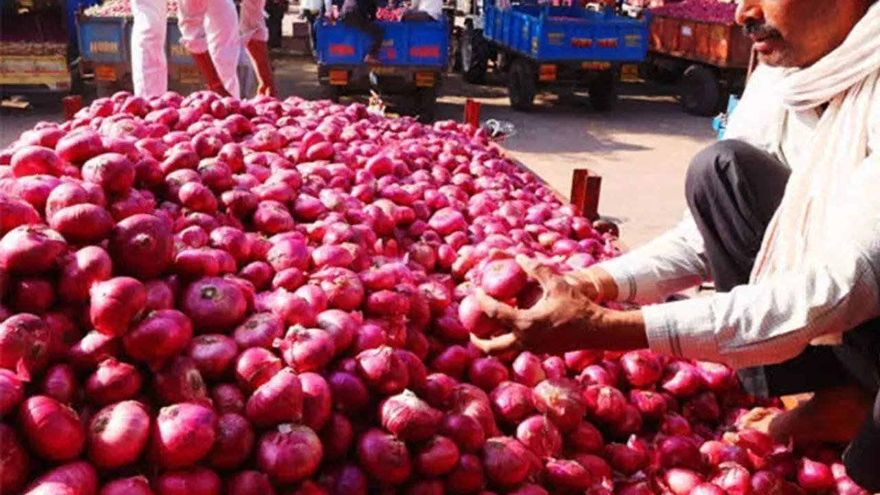 Onion Price: दिल्ली में प्याज के दाम में लगी आग, हुआ 80 रुपये प्रति किलो