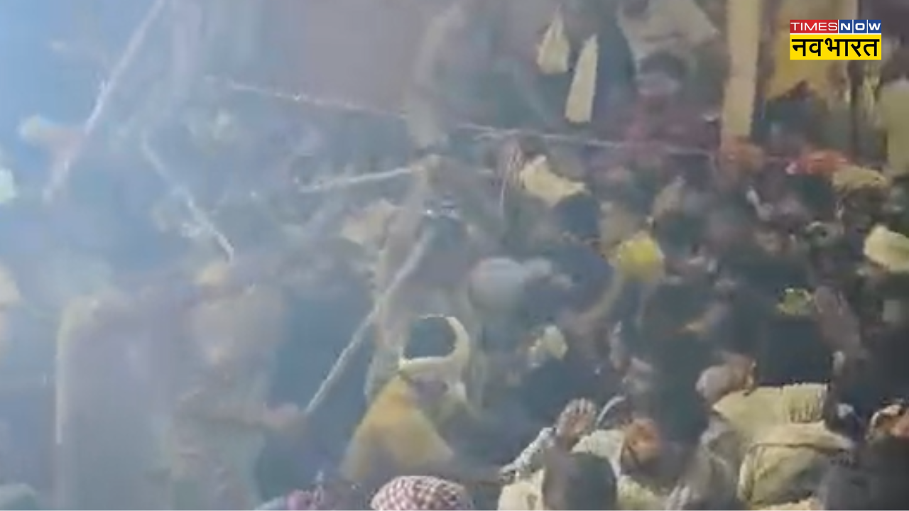 lathi charge on devotees at Barsana