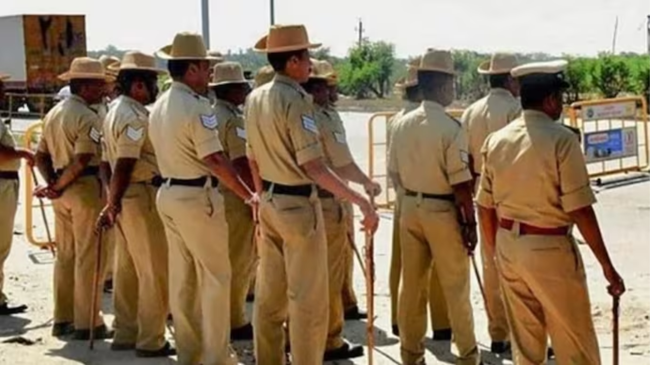 clashes in karnataka's mandya as stones thrown during ganpati procession