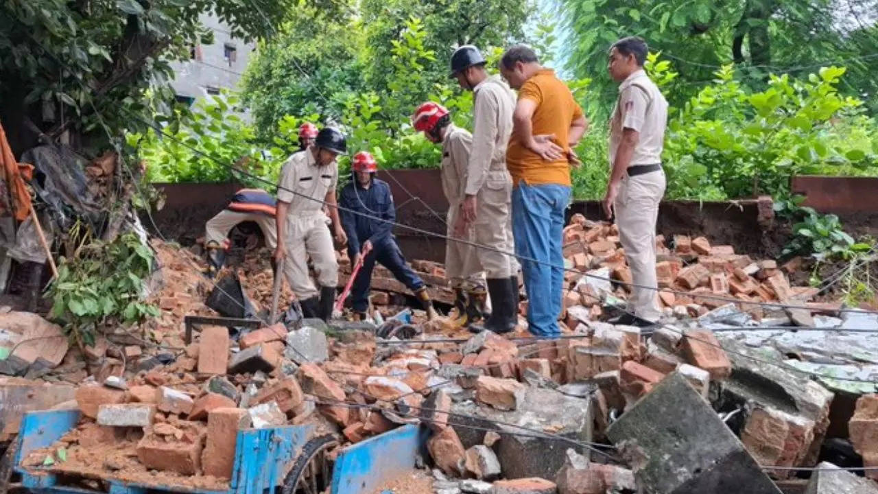 Delhi Wall Collapse