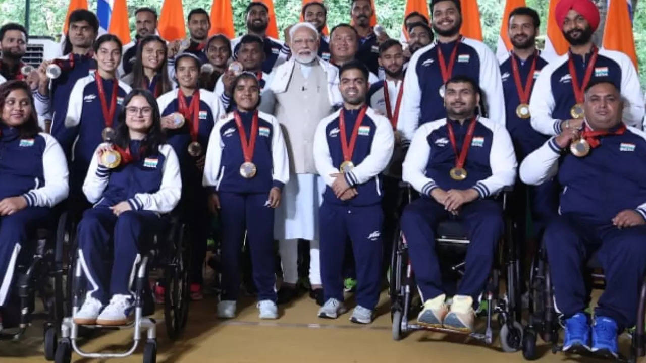 PM Modi met Paris Paralympic Athletes