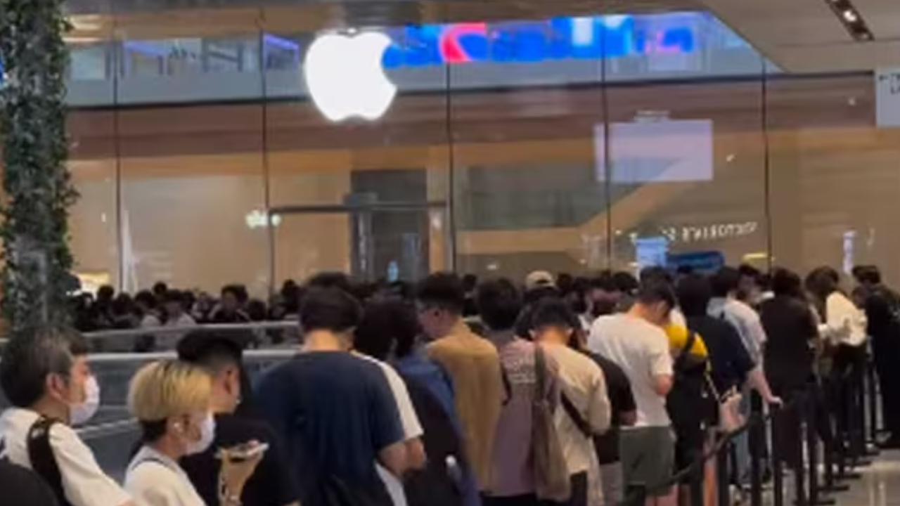 iphone 16 pro max fans queue up for hours at malaysia apple store viral video