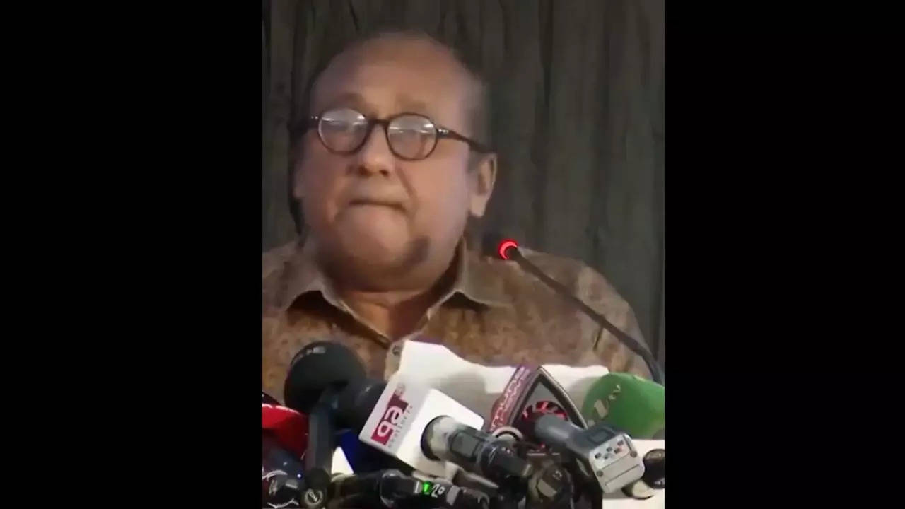 bangladesh should join hands with pakistan to become a nuclear power controversial statement by a professor of dhaka university watch video