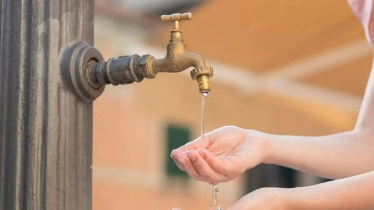 Delhi Water Supply: बाल्टी, ड्रम, टब भरकर रख लें दिल्लीवासी, इस दिन नहीं आएगा पानी, इन इलाकों के लोग रहें अलर्ट