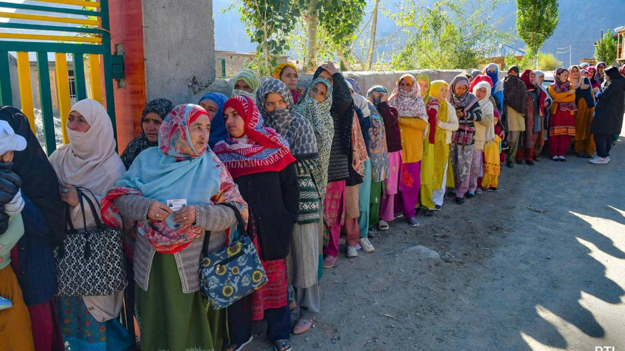 jammu and kashmir 40 person of the 908 candidates contesting the elections are independent