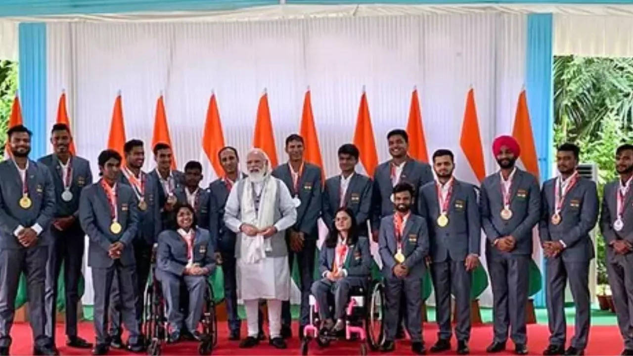 pm modi with athletes