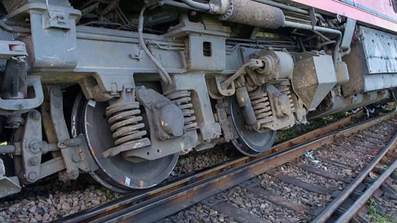 train derail