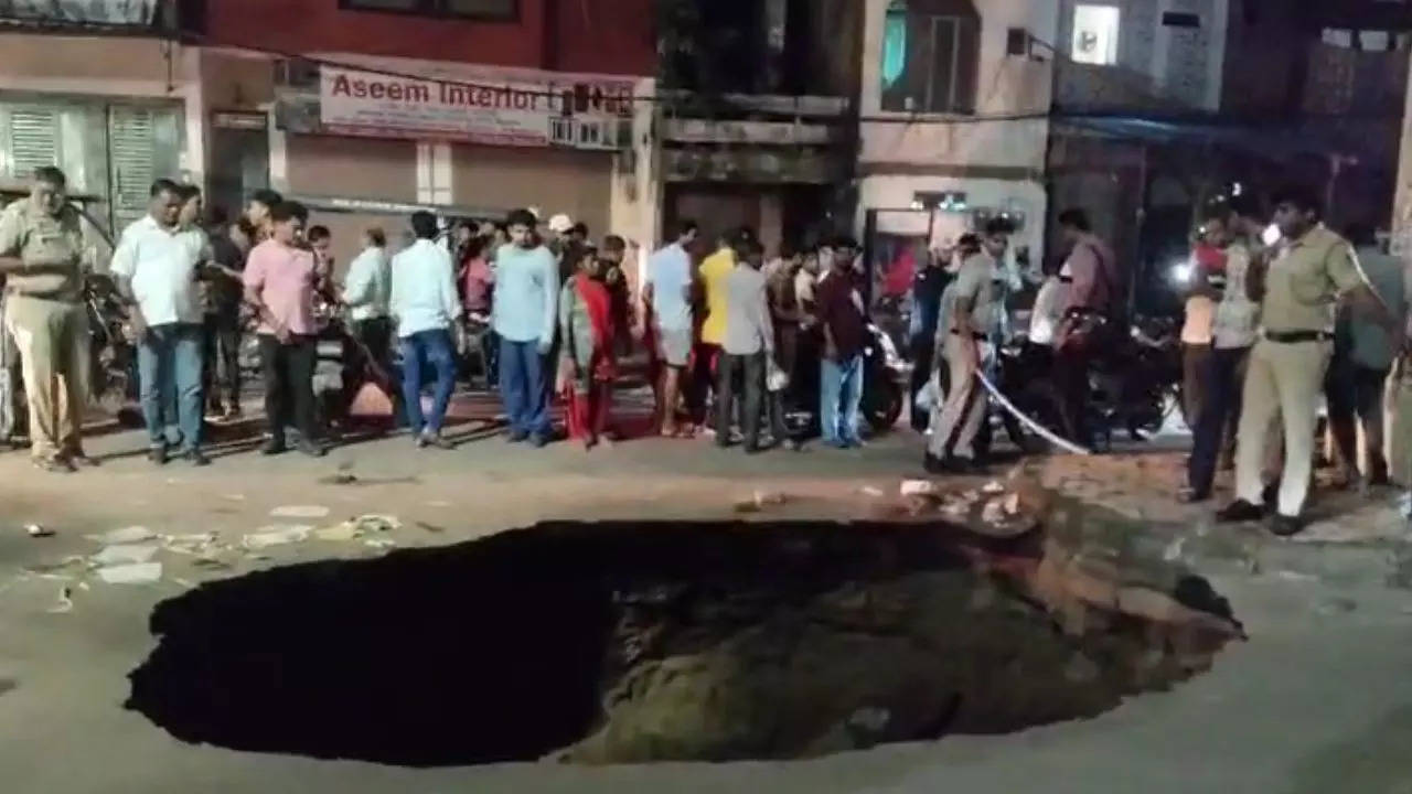 Delhi Road Collapsed