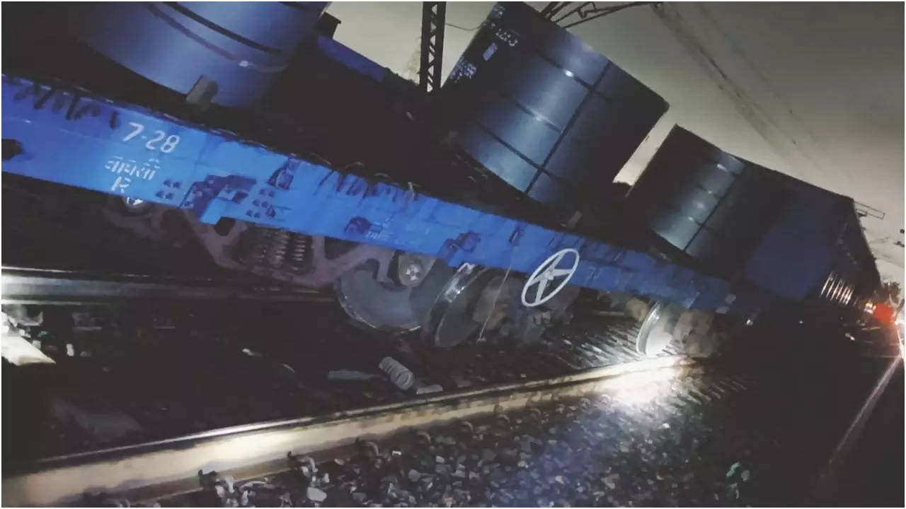 Jharkhand Goods Train Derail