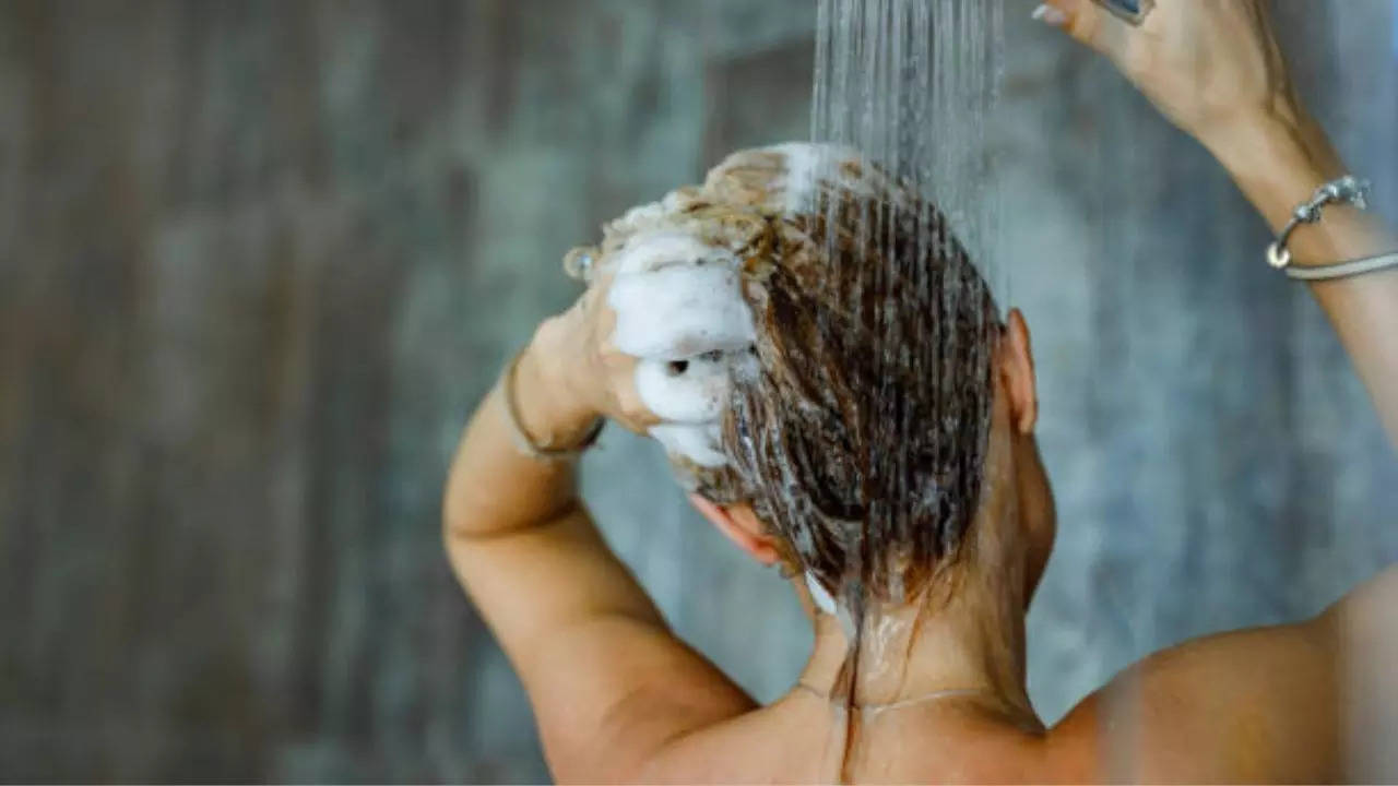 Is shampooing hair daily right or wrong