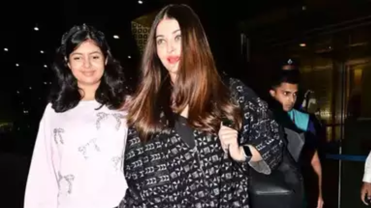 Aishwarya Rai Bachchan and Aaradhya Bachchan Return to India