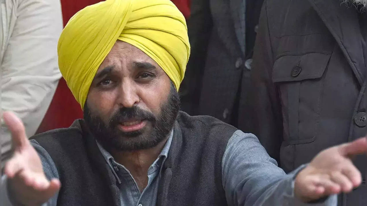 Punjab CM Health: फोर्टिस अस्पताल मोहाली से डिस्चार्ज हुए पंजाब के मुख्यमंत्री भगवंत मान, चल रहा था इलाज-Video