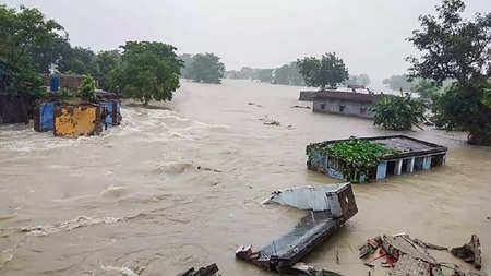 Bihar Flood: बिहार में कोसी, बागमती और गंडक के तटबंध टूटने से तबाही, 16  जिले प्रभावित | Times Now Navbharat