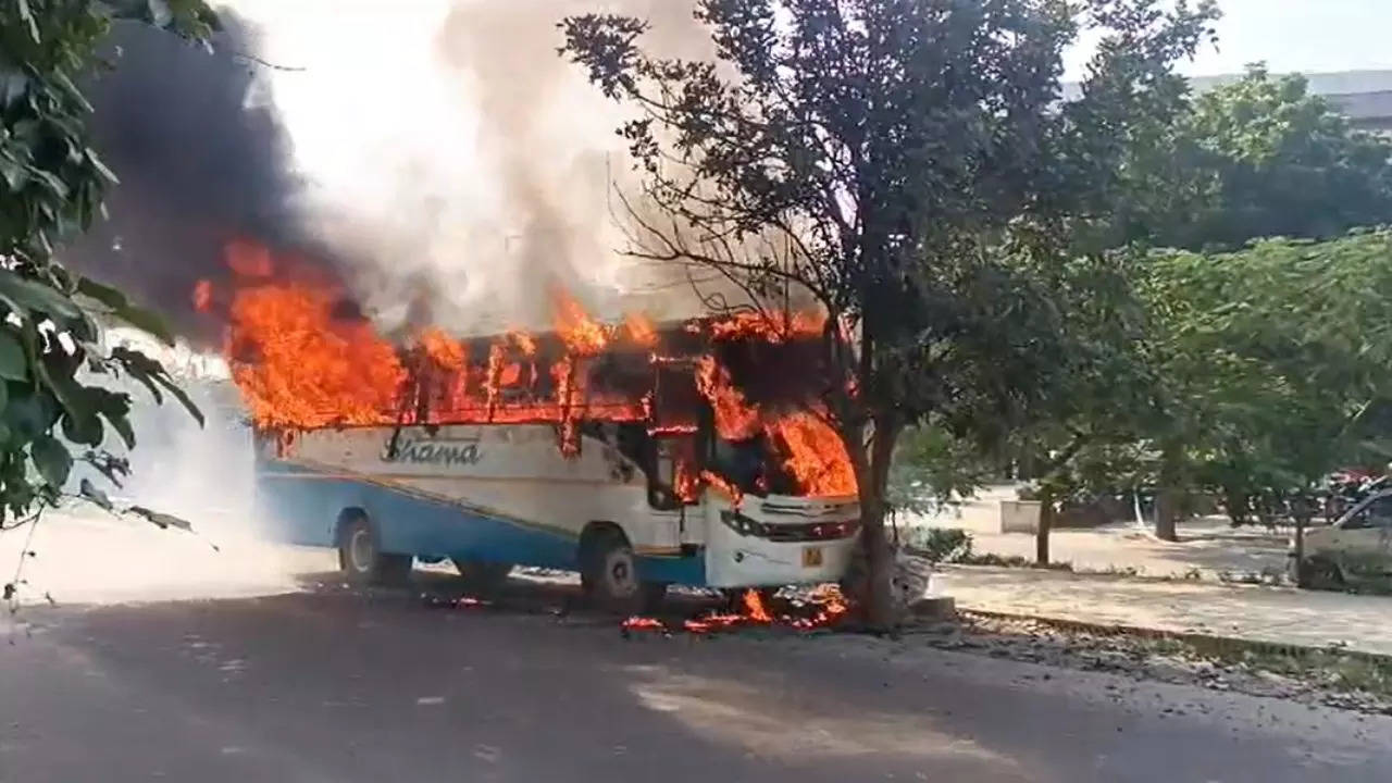 greater noida west bus fire