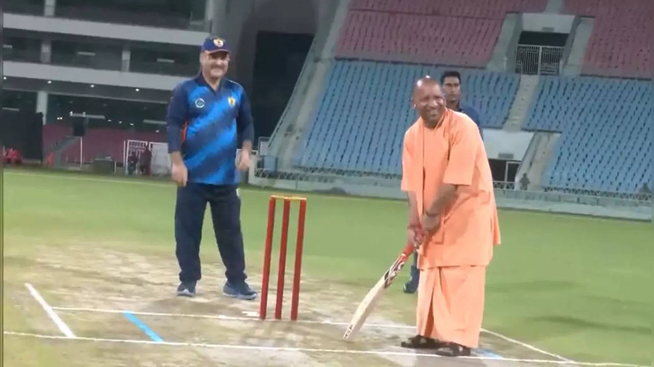 UP CM Yogi Batting Video