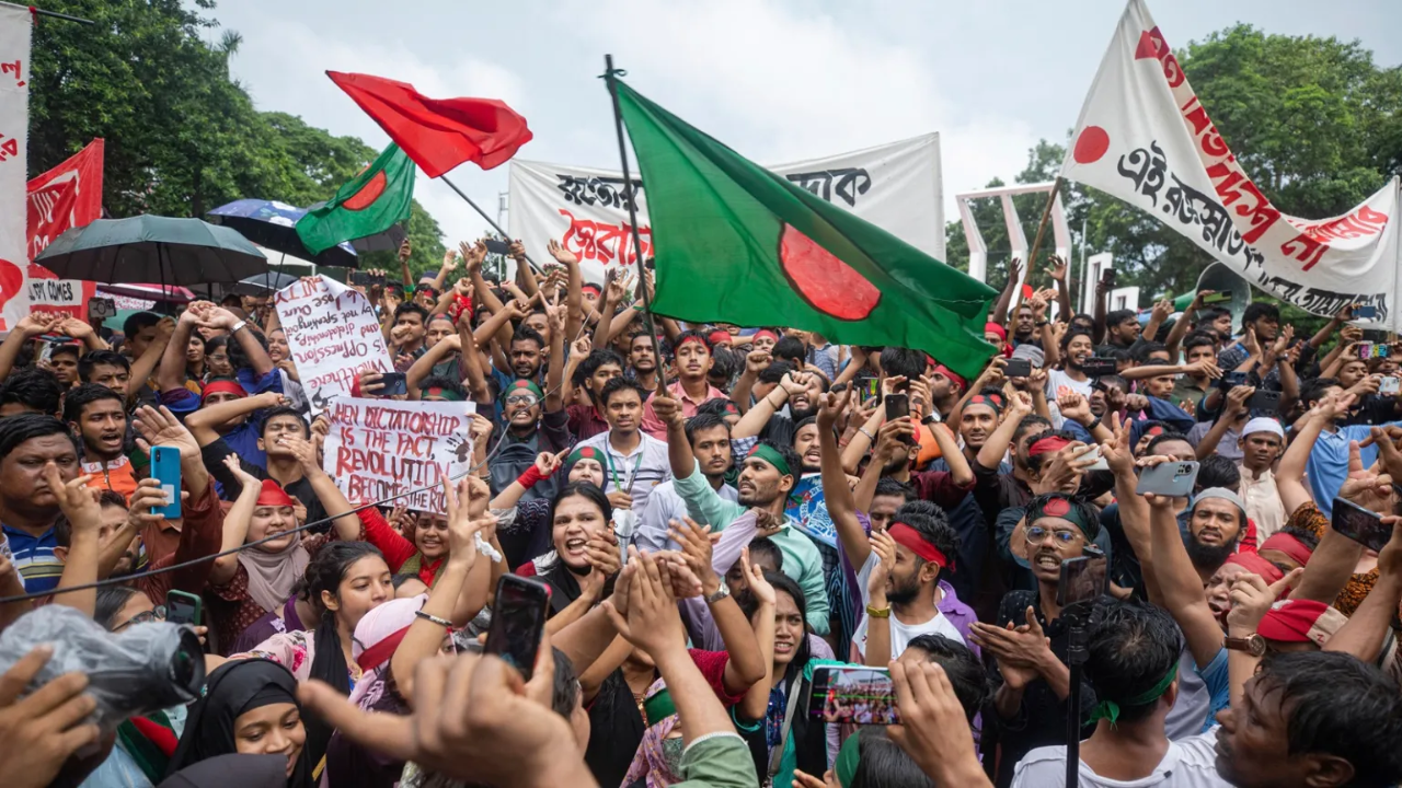 बांग्लादेश में फिर निशाने पर हिंदू, दुर्गा पूजा के दौरान हिंसा की 35 घटनाएं दर्ज, 17 लोग गिरफ्तार