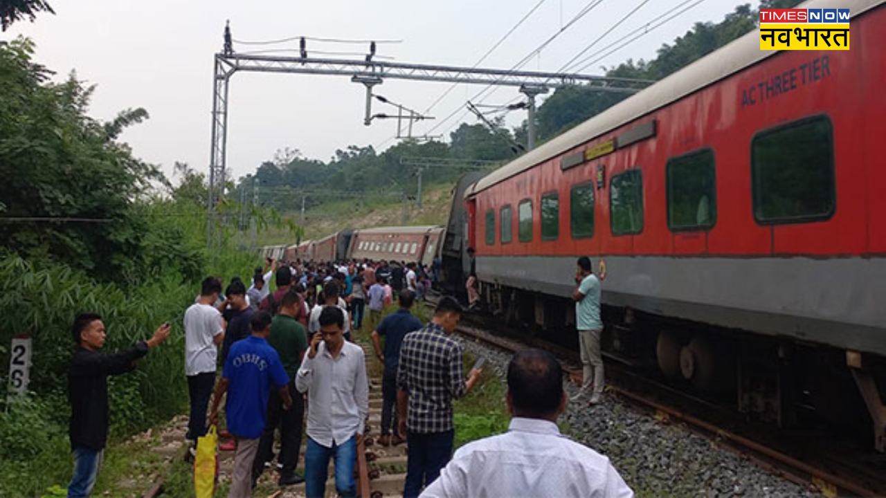 Agartala-Lokmanya Tilak Terminus Express derails