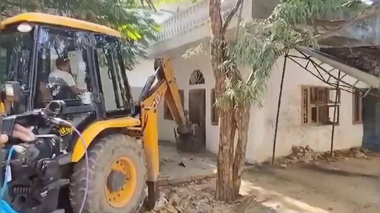 Jaipur bulldozer action