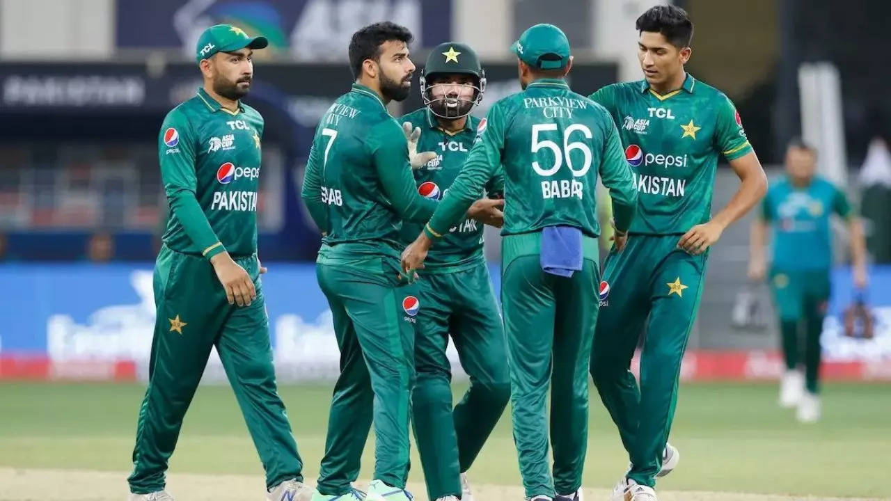 PAK vs AUS, Gary Kirsten, Gary Kirsten resigns, Gary Kirsten resigns Head Coach, Pakistan ODI and T20 team, Pakistan New Head Coach, Cricket News in Hindi, Cricket News Hindi, Sports News in Hindi