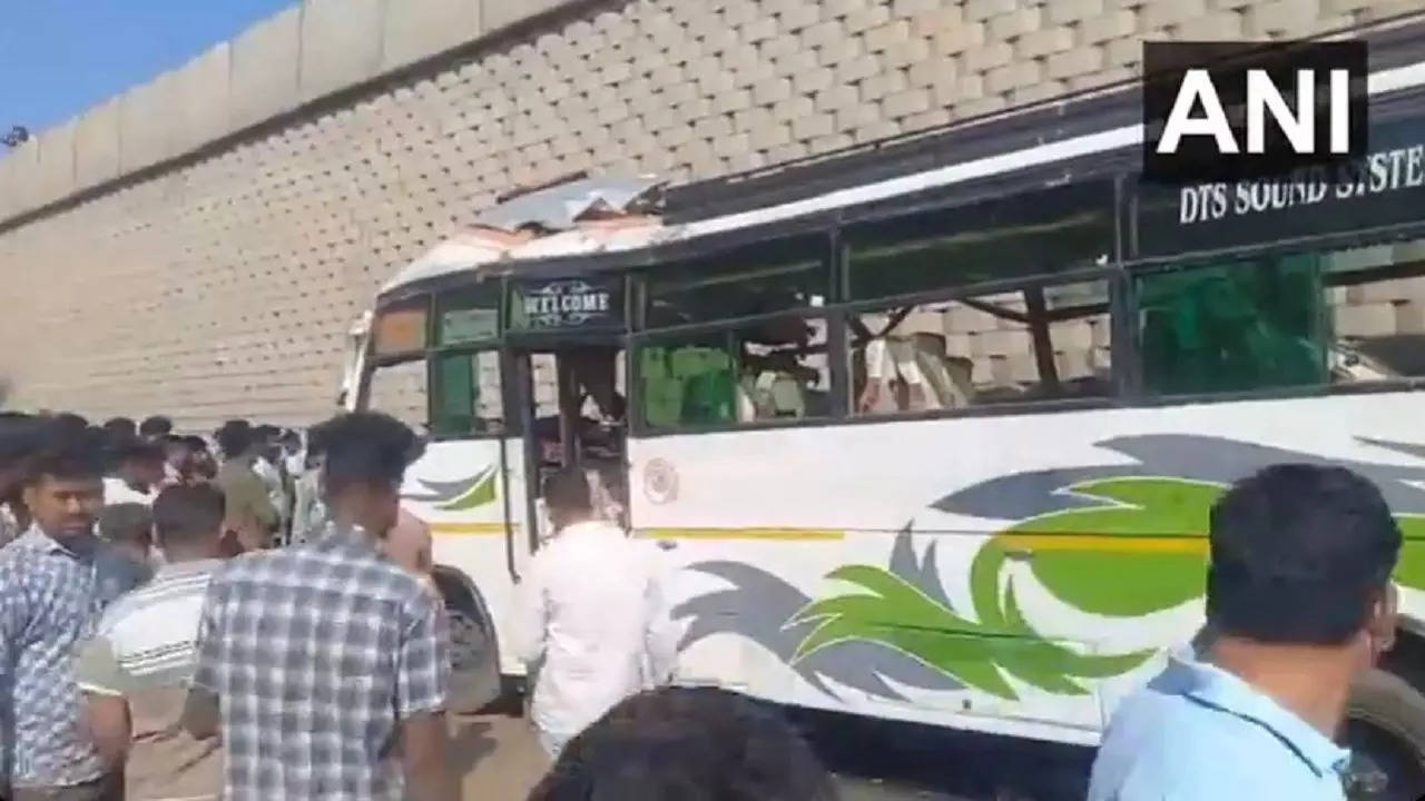 sikar bus accident