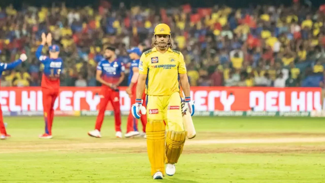 MS Dhoni, Ricky Ponting, Ricky Ponting Statement, Ricky Ponting vs MS Dhoni, MS Dhoni, MS Dhoni out for one match in IPL 2025, IPL 2025, IPL 2025 Mega Auction, Chennai Super Kings, CSK,