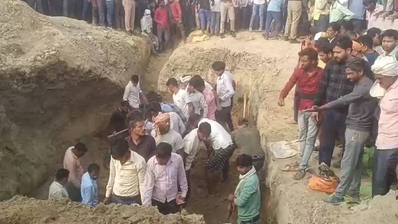 KASGANJ MOUND OF SOIL COLLAPSES