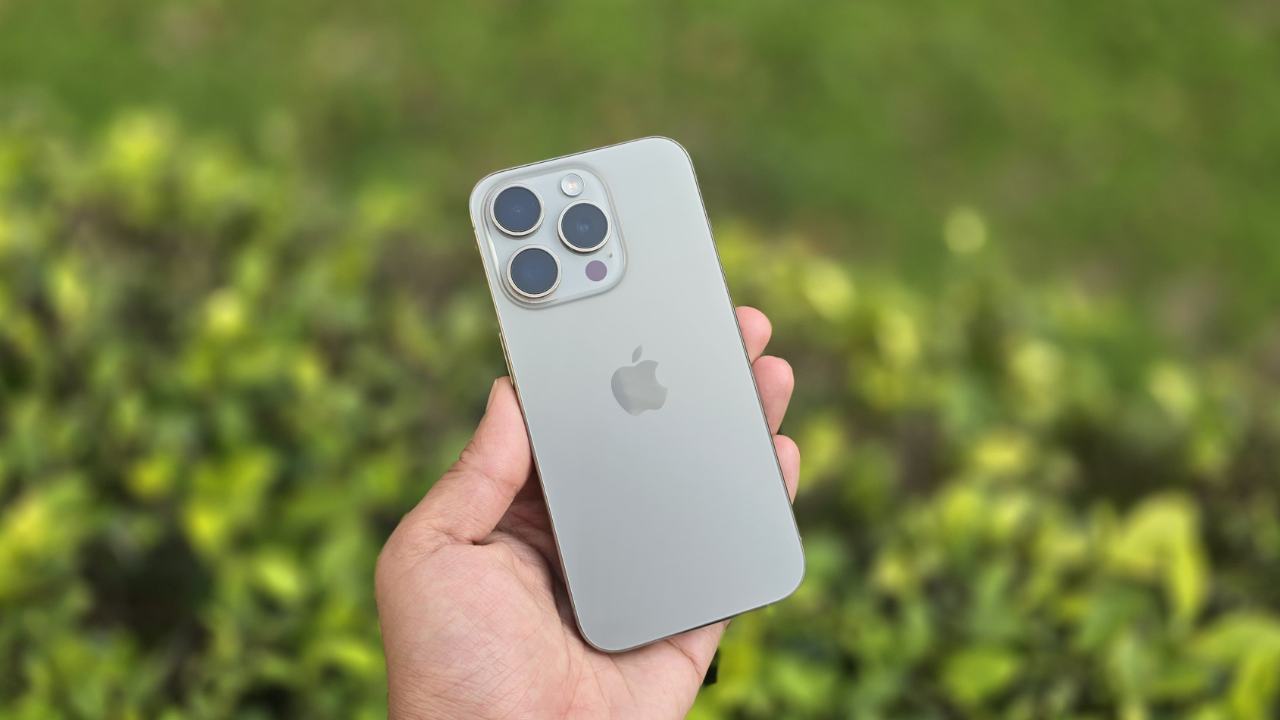 53,399 रुपये में मिल रहा iPhone 15 Pro! कहीं निकल न जाए ऑफर