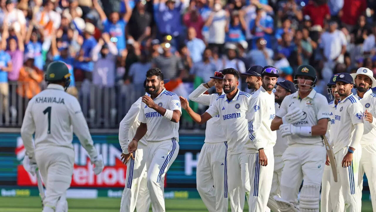IND vs AUS 1st Test , भारत बनाम ऑस्ट्रेलिया टेस्ट मैच लाइव स्कोर: स्टार्क और हेजलवुड ने भारत की नाक में किया दम, AUS का Live Cricket Score 96-9