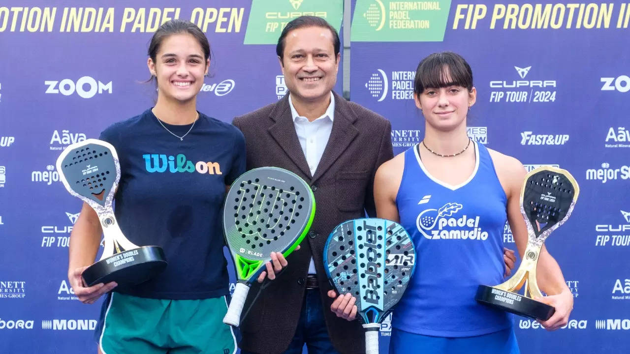 Ainize Santamaria Landa and Aitana Solan with Vineet Jain, FIP Promotion India padel open