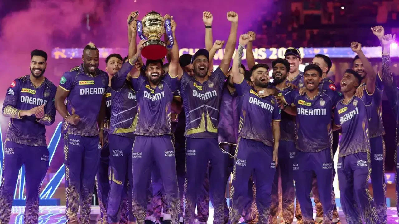 KKR mentor Dwayne Bravo, KKR mentor, Dwayne Bravo Statement, Dwayne Bravo reaction, KKR Expensive players, Dwayne Bravo statement about Venkatesh Iyer, Venkatesh Iyer, Venkatesh Iyer Records, KKR, IPl 2025, IPl 2025 Mega Auction,