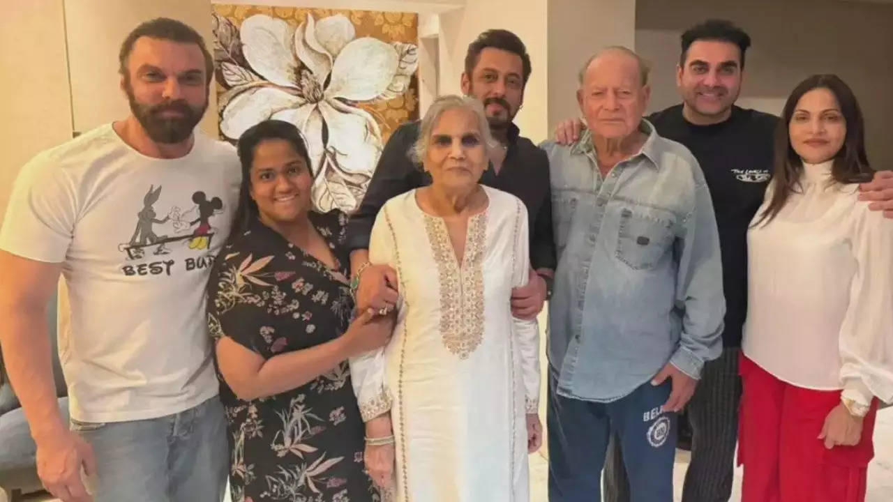 Salman Khan share time with Family