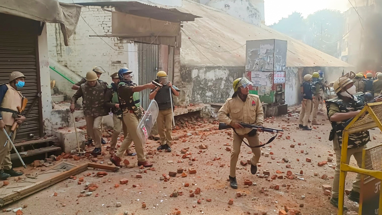 Sambhal Conflict: संभल हिंसा की लपट पहुंची अमेठी! धारा 163 लागू; आकाश में नजर आ रहे ड्रोन