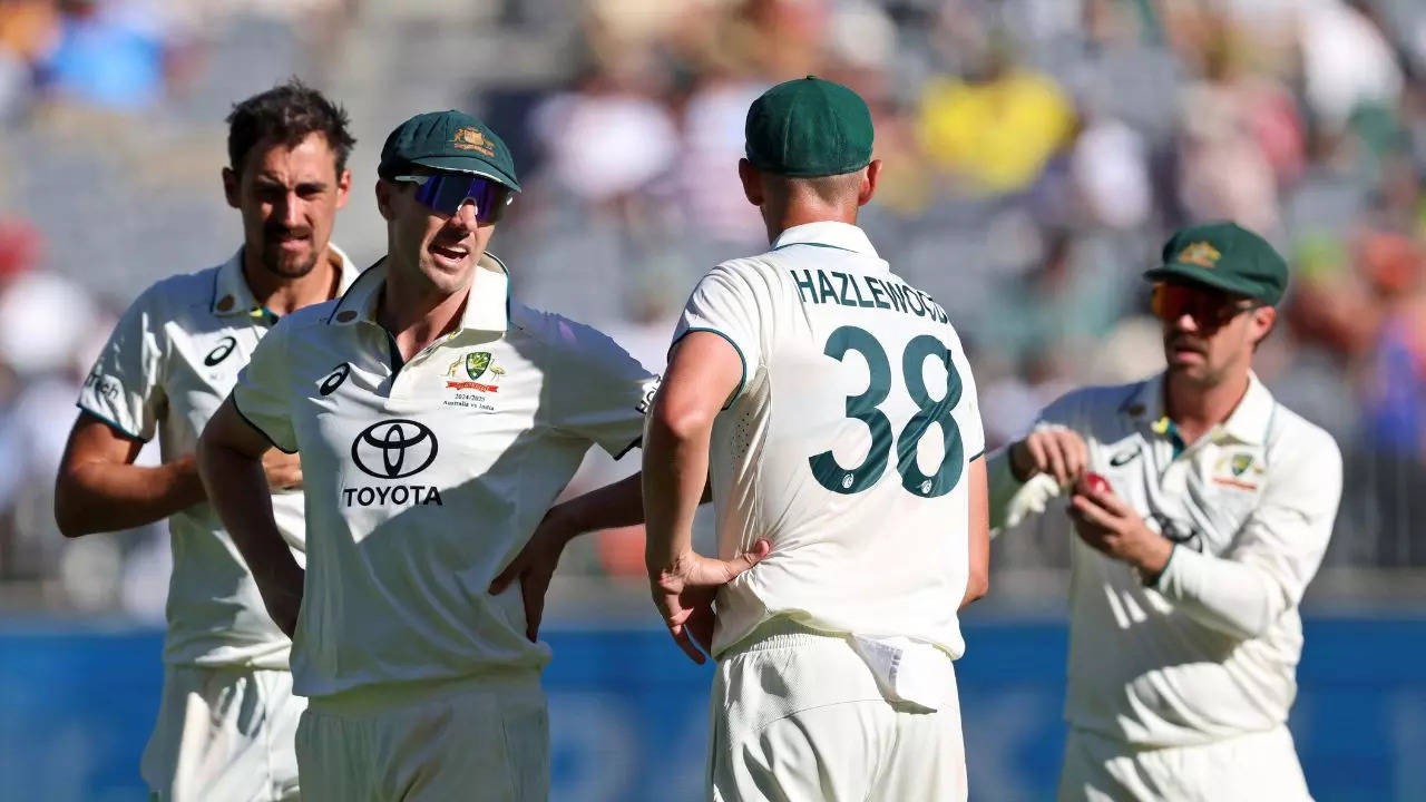 Australia fast bowler Josh Hazlewood, Josh Hazlewood, Josh Hazlewood ruled out, Josh Hazlewood ruled out vs IND, Josh Hazlewood injury, Josh Hazlewood injury Updates, Josh Hazlewood Replace, IND vs AUS, India vs Australia,