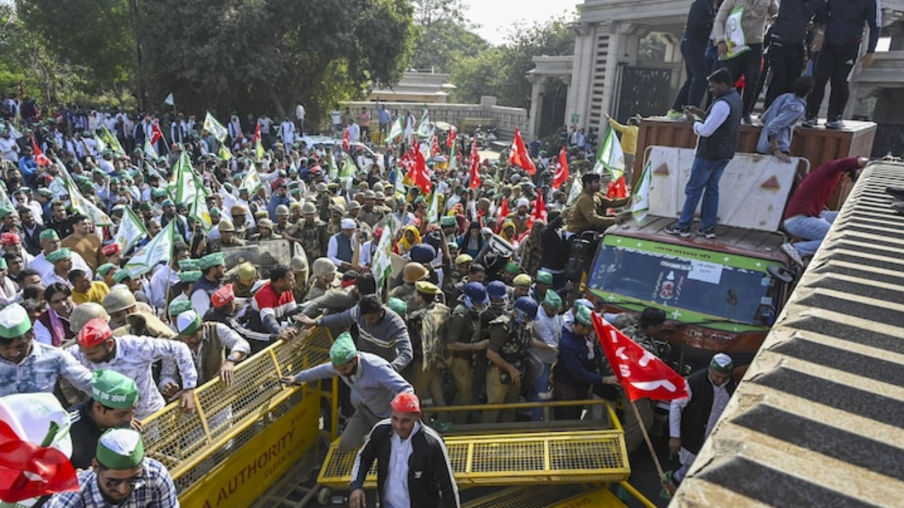 Farmers protest noida