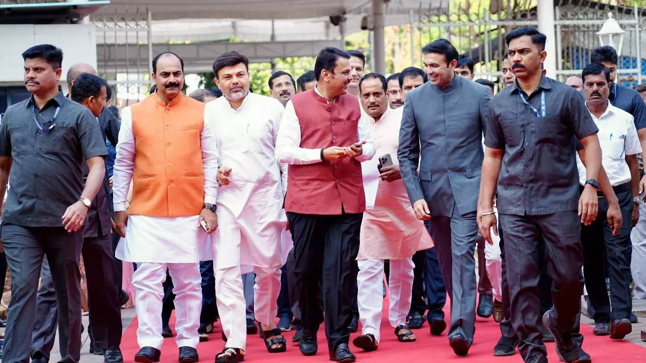 MVA Leaders Meet CM Fadnavis