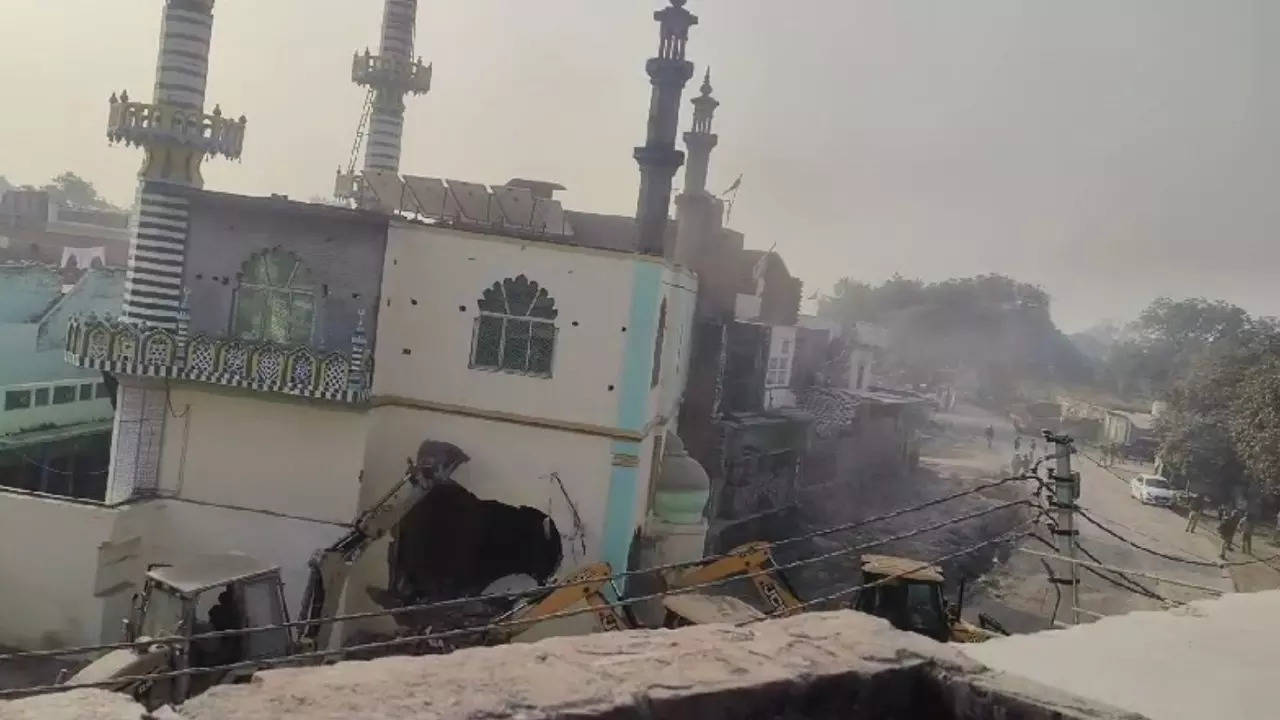 fatehpur masjid bulldozer