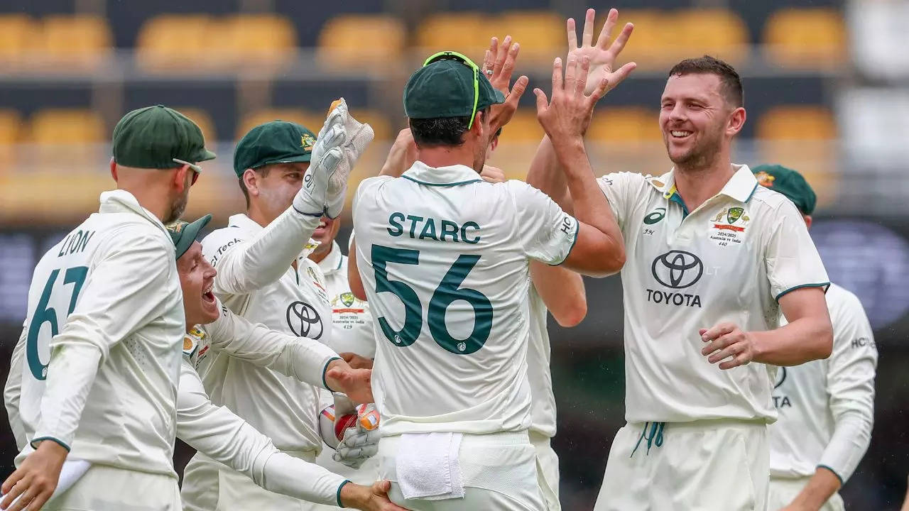 IND vs AUS, IND vs AUS 3rd Test, IND vs AUS Match Updates, IND vs AUS Highlights, Josh Hazlewood injured, Josh Hazlewood Injury, Josh Hazlewood Injury Updates, Josh Hazlewood Injury vs India, India vs Australia,