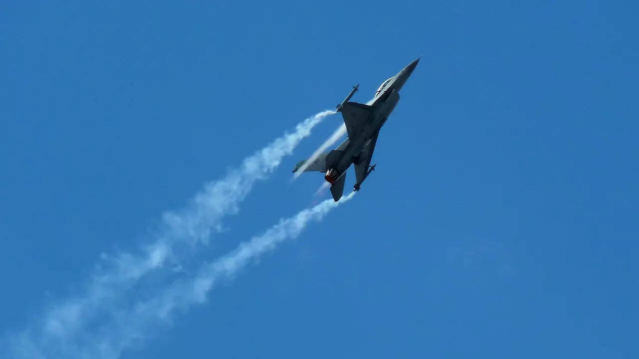 f 16 fighter jet