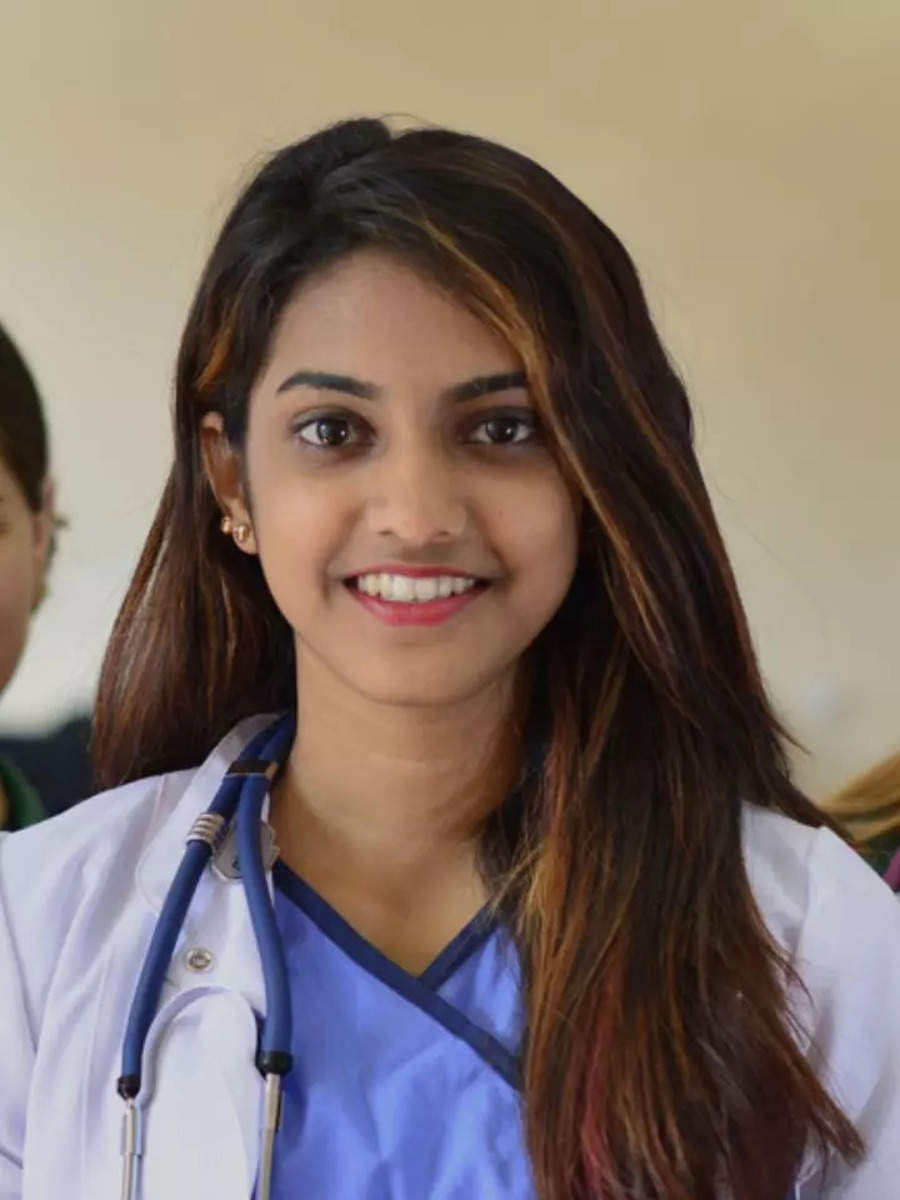 bsc-nursing-vs-b-pharma-which-course-is-best-after-12th-bsc