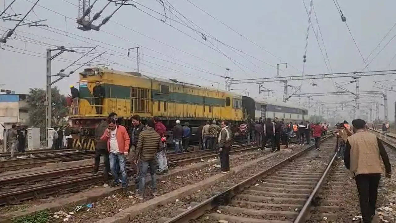 Jhansi Train Derailed