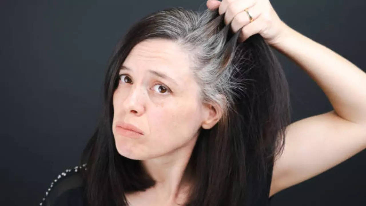 Homemade remedies to turn white hair black