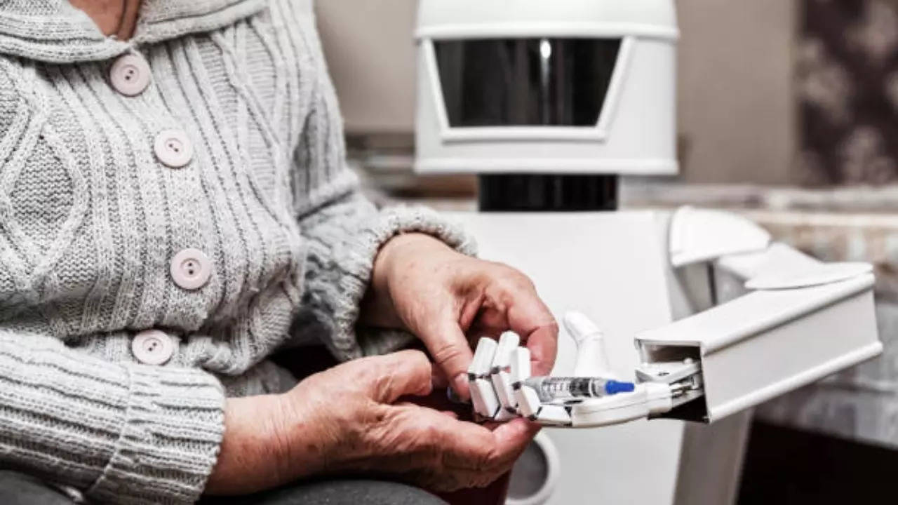 China Elderly Care Robots (image-istock)