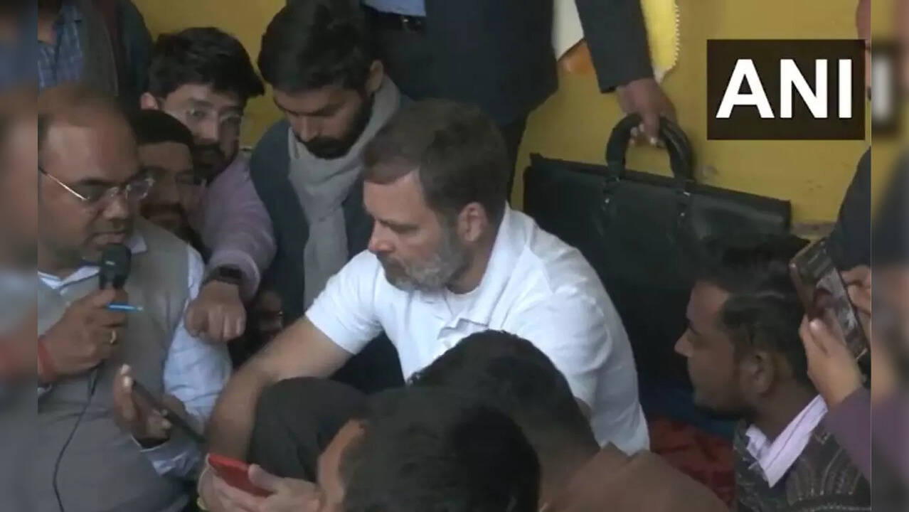 Rahul Meets BPSC Protestors in Patna