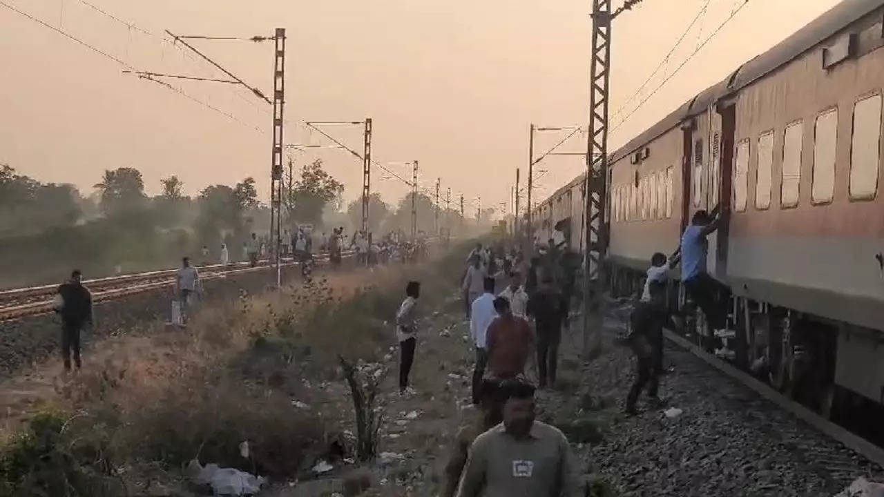 Pushpak Express