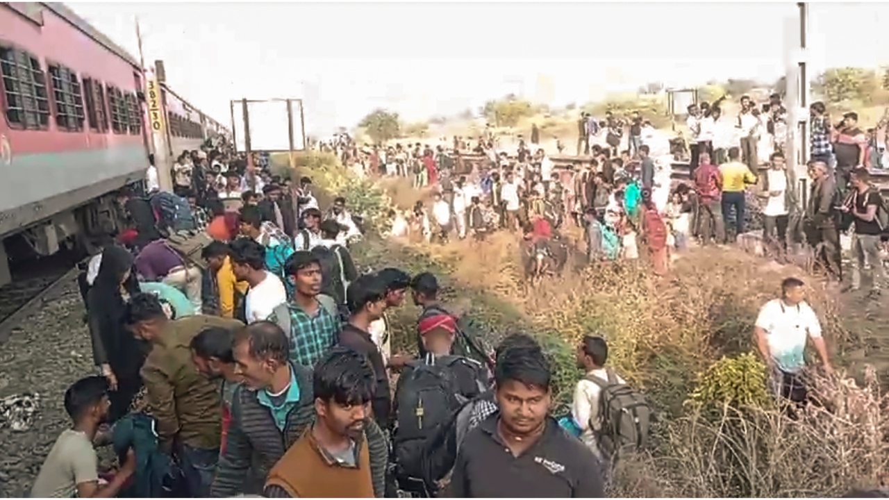 Jalgaon train