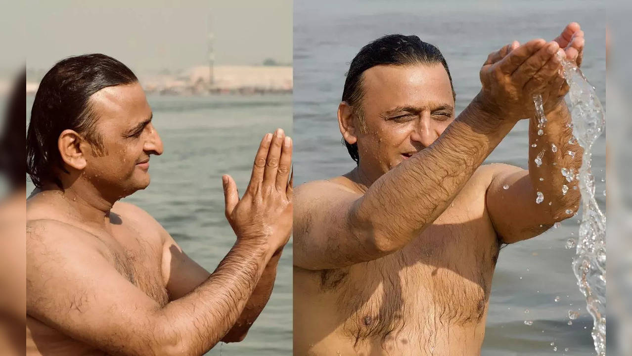 Akhilesh Yadav in Mahakumbh Holy Dip