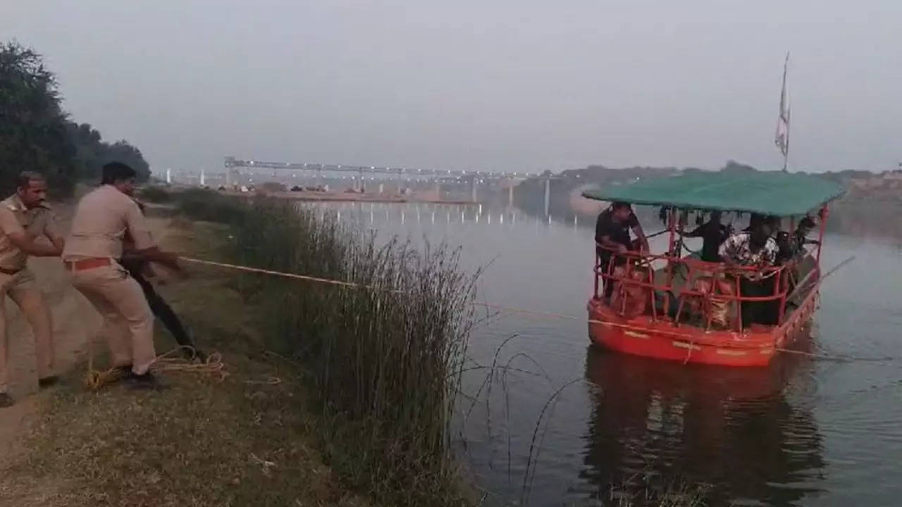 Gujarat Boat Collapse