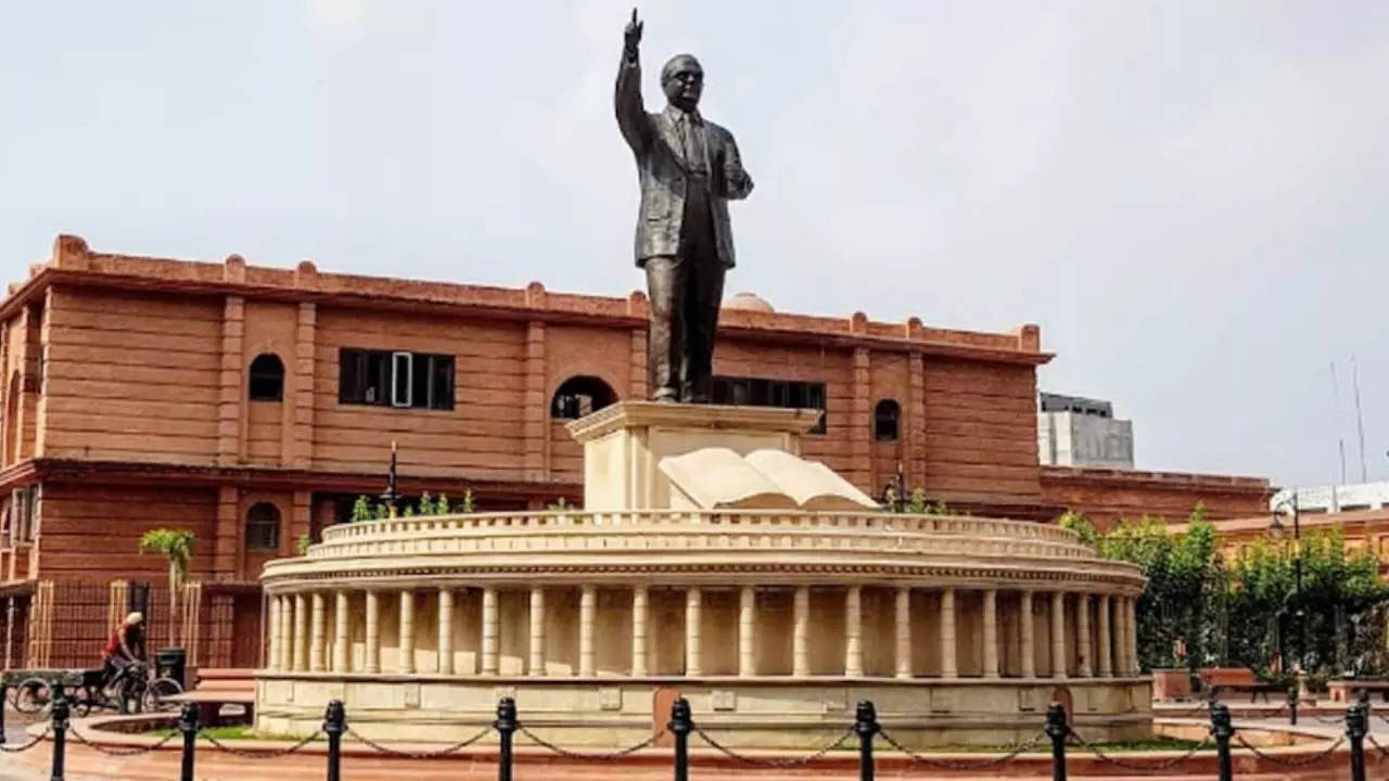 Amritsar-br-ambedkar statue