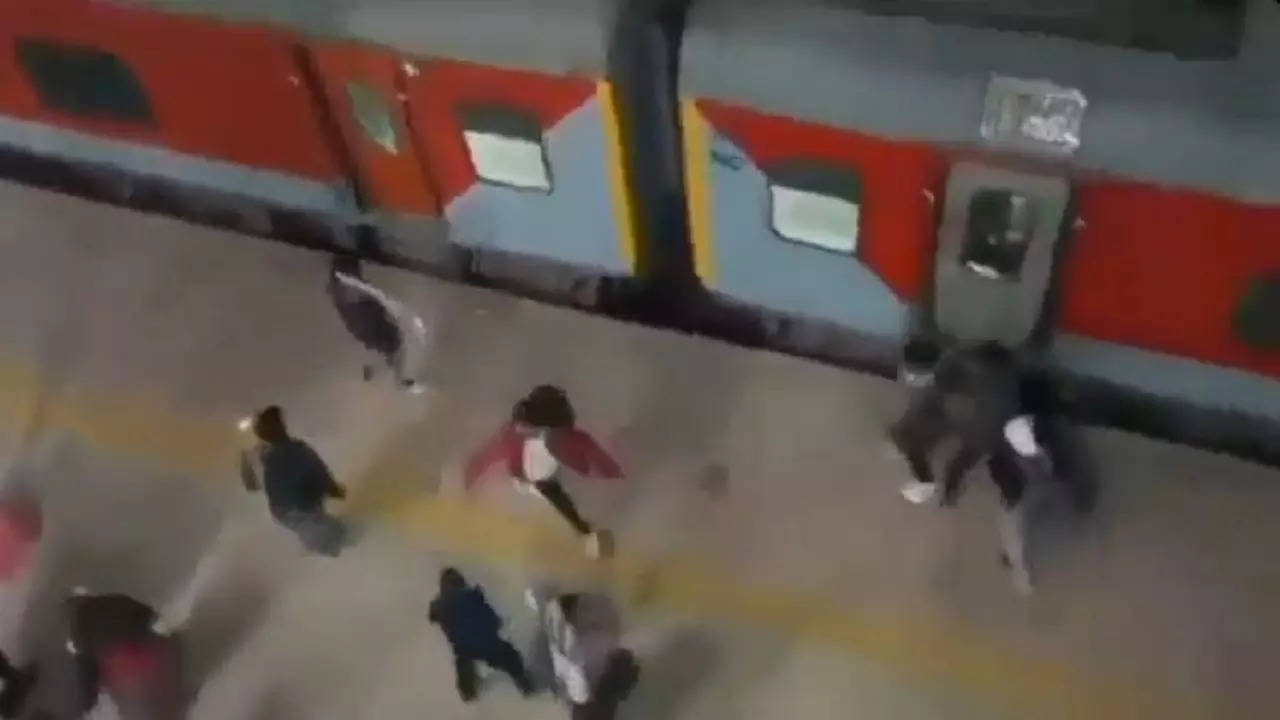 prayagraj train attack